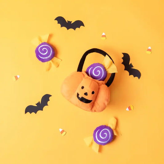 Panier de fouille Trick or Treat Zippy Paws - Jouet interactif d'Halloween pour chiens avec 1 panier et 3 petits bonbons couineurs.