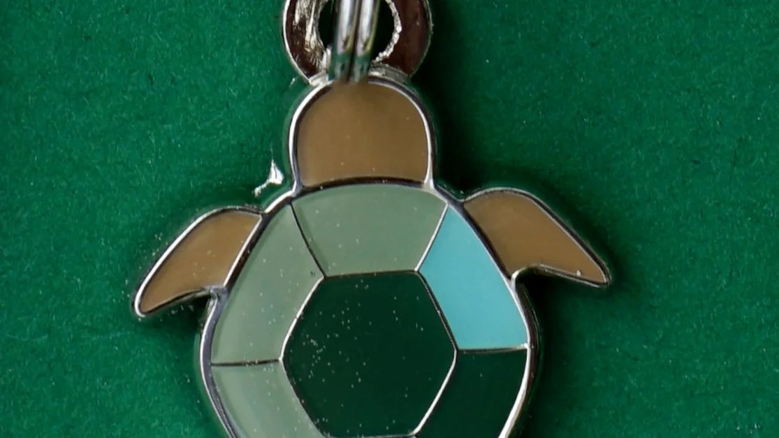 Apportez encore plus de style à votre chien avec la Médaille Chien Tortuga Mexie chez DOG DELICAT.
