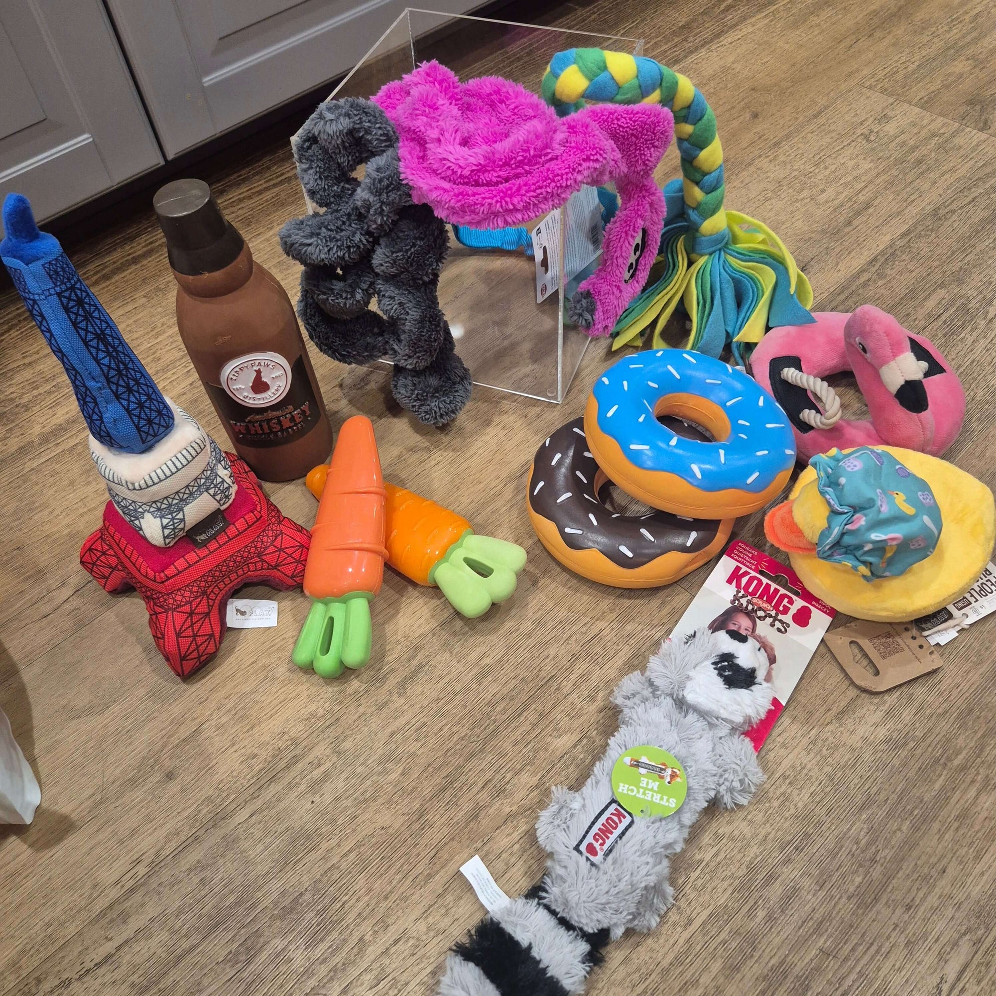 Jouets chien latex peluche avec couineur seconde main dépôt vente