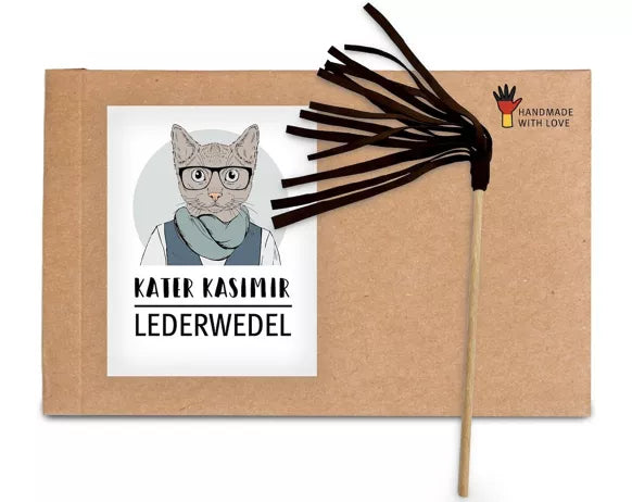 Plumeau en cuir KATER KASIMIR avec frondes de cuir, jouet pour chat avec poignée en hêtre robuste, fabriqué à la main en Allemagne