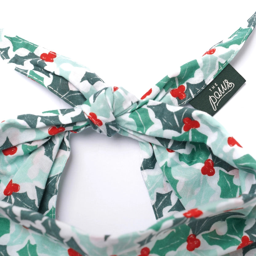 détail tissu houx et baies rouges the paws