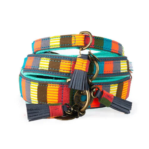 Collier pour chien Mr & Mrs Smith de DWAM, en cuir et tissu, alliant style et confort.