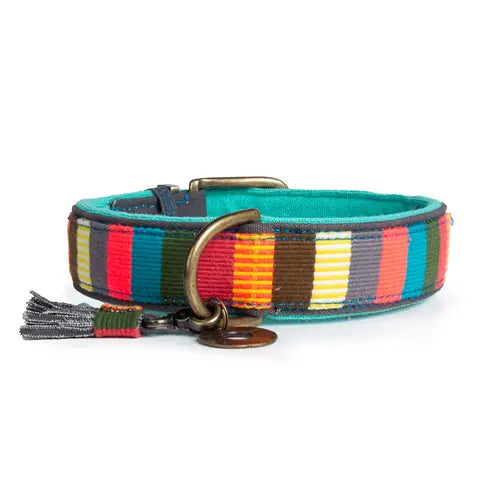 Collier pour chien Mr & Mrs Smith de DWAM, en cuir et tissu, alliant style et confort.