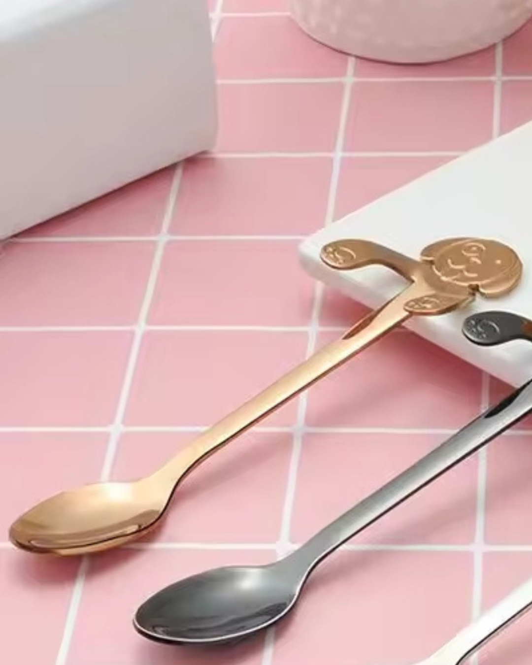 Cuillère chien or rose – design chic pour café, thé & desser