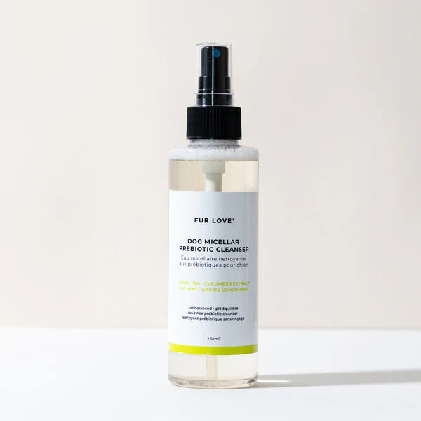 Eau micellaire Fur Love, un nettoyant sans rinçage pour chien, hydratant et rafraîchissant, idéal pour les zones sensibles et entre les lavages.