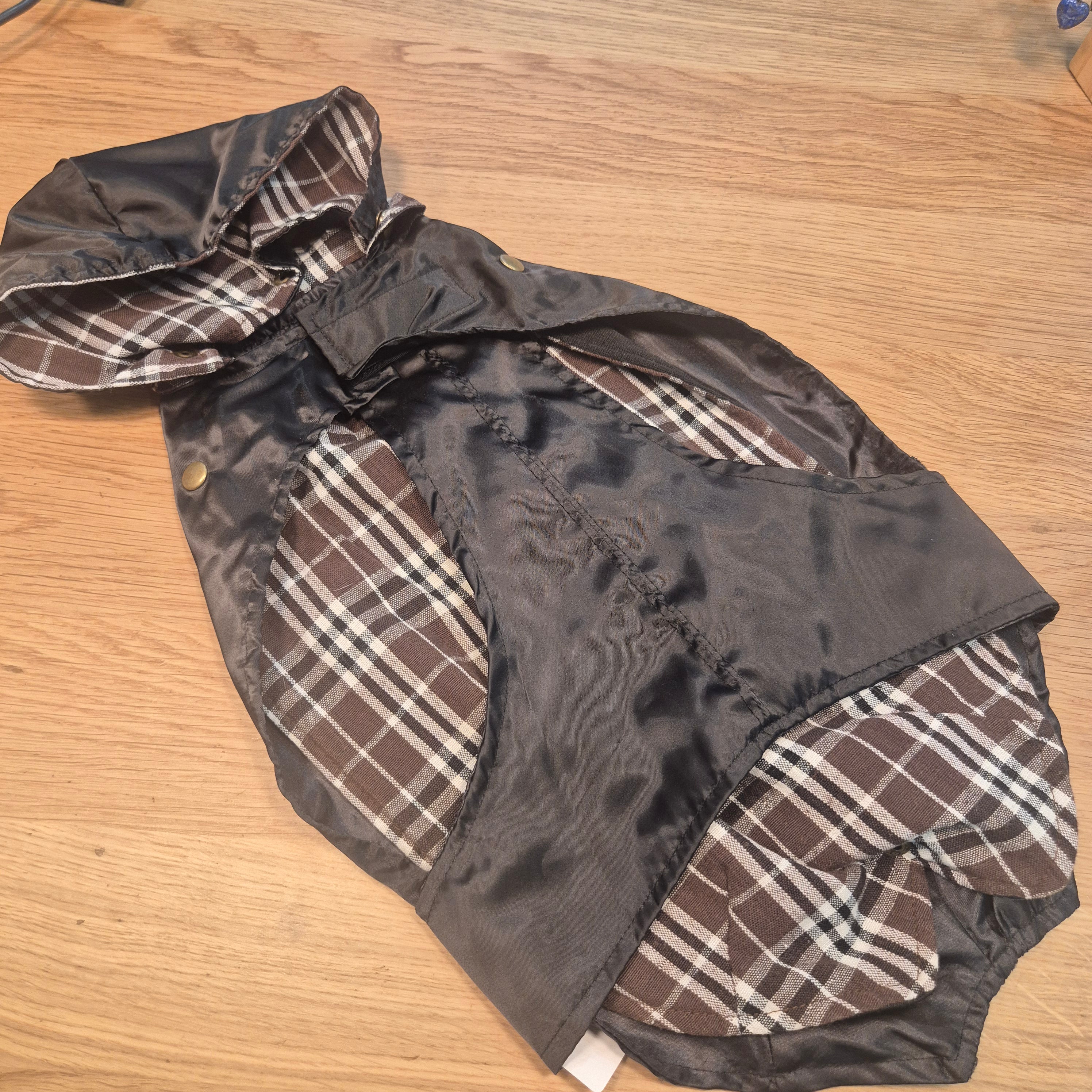 Imperméable chien noir Milou T35 seconde main dépôt vente

