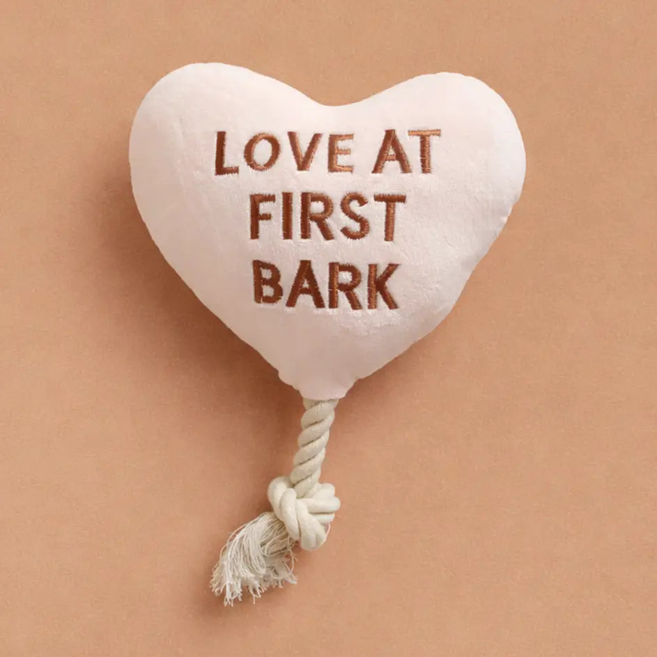 Love at First Bark jouet chien cœur couineur - Cocopup London - Dog Delicat