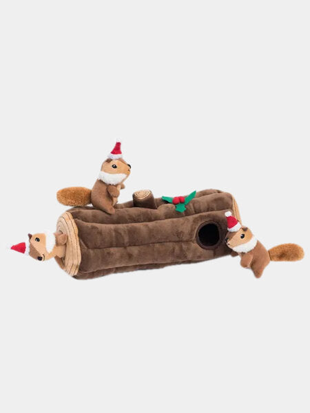 Jouet de Noël en peluche pour chien de ZippyPaws : Bûche avec trois écureuils et squeakers intégrés pour un jeu de fouille interactif.