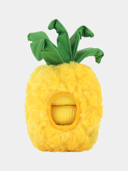 Jouet en peluche pour chien en forme d'Ananas 🍍 de la collection Tropical Paradise de Pet Play, avec tranches d'ananas à cacher et rembourrage écologique.