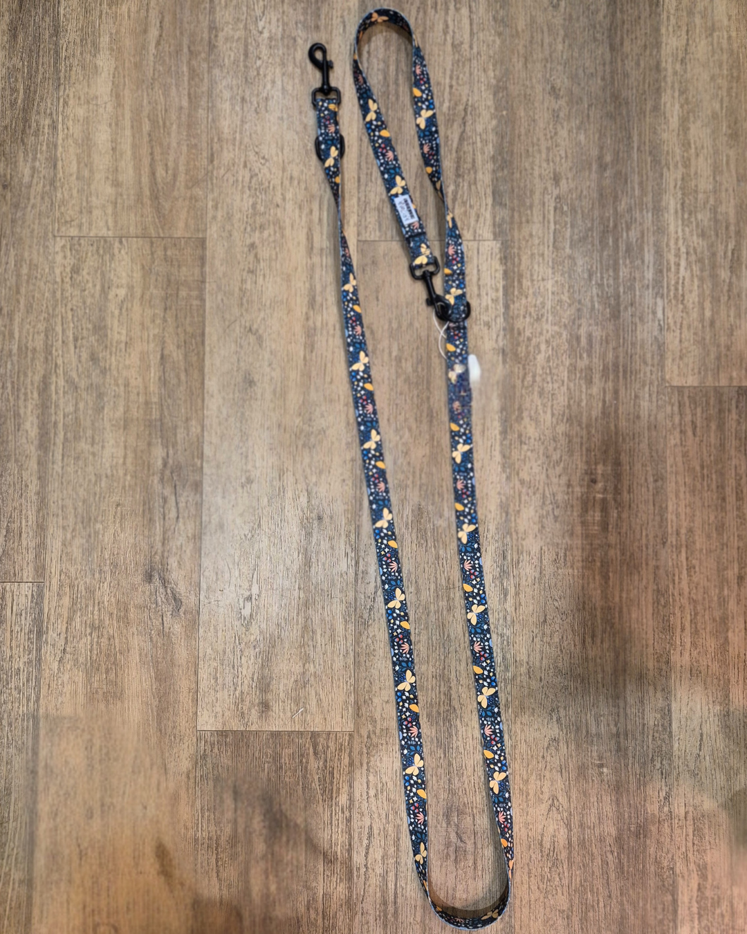 Laisse Bandoulière Butterfly mains libres – ultra-pratique et résistante 🦋