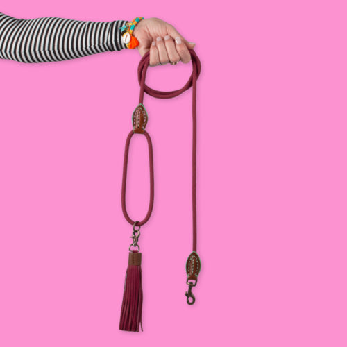 Laisse pour chien Bonnie rouge bordeaux, tressée, avec détails en cuir véritable, 155 cm de longueur, Dog With A Mission.