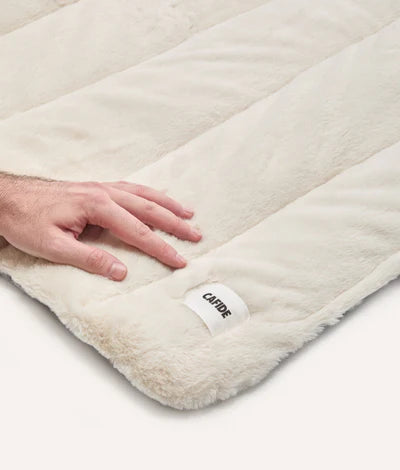 Lit de voyage pour chien beige en tissu effet fourrure - Cafide