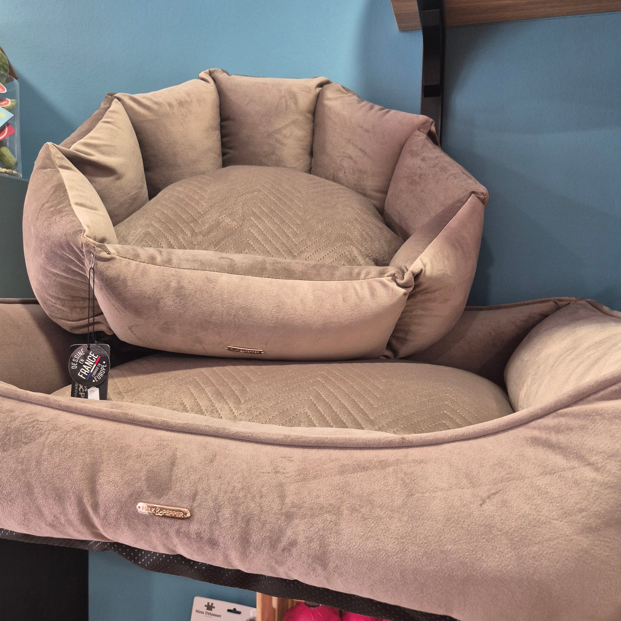 Panier déhoussable velours taupe pour chien Milk & Pepper