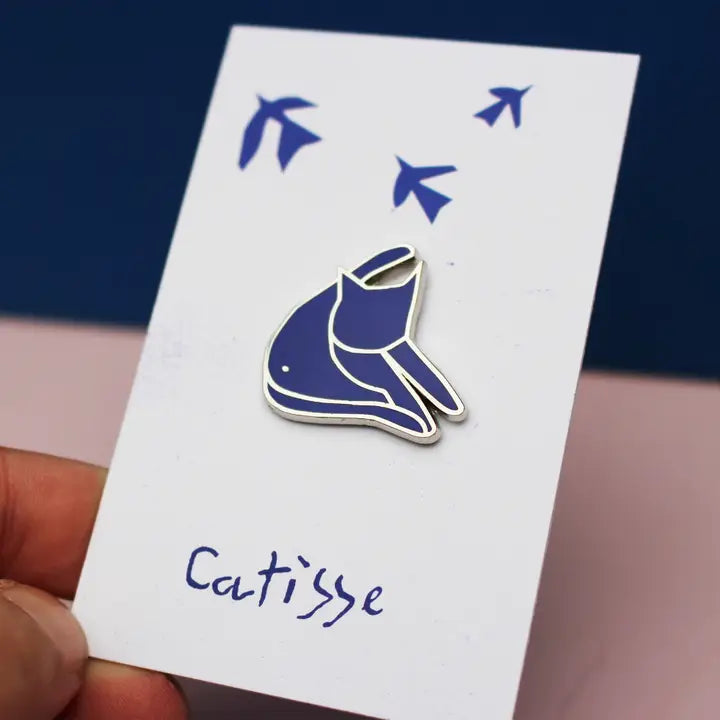 Pin’s chat bleu Niaski – style Matisse arty et original