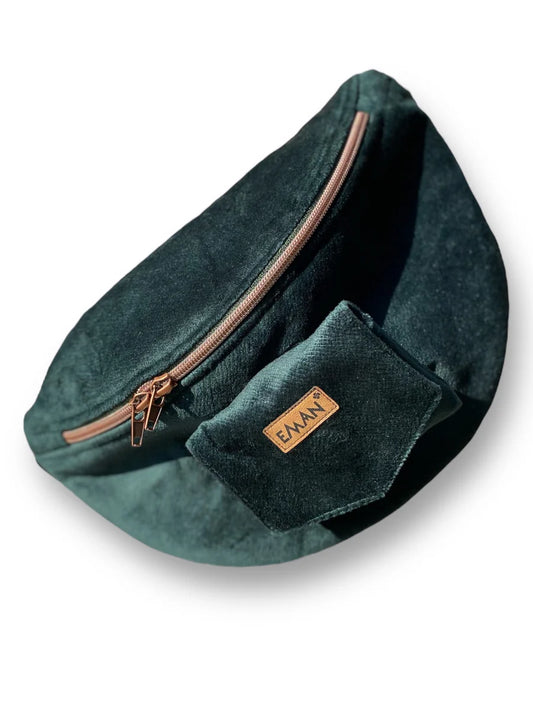 Sac banane vert Eman pour balade avec chien, en velours doux, avec rangement pour accessoires et pochette à friandises amovible.