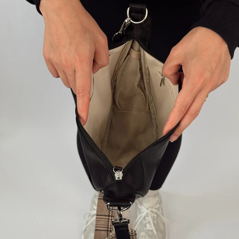 Sac de promenade pour chien bandoulière forme croissant CocoPup London – CocoPup London – DOG DéliCAT