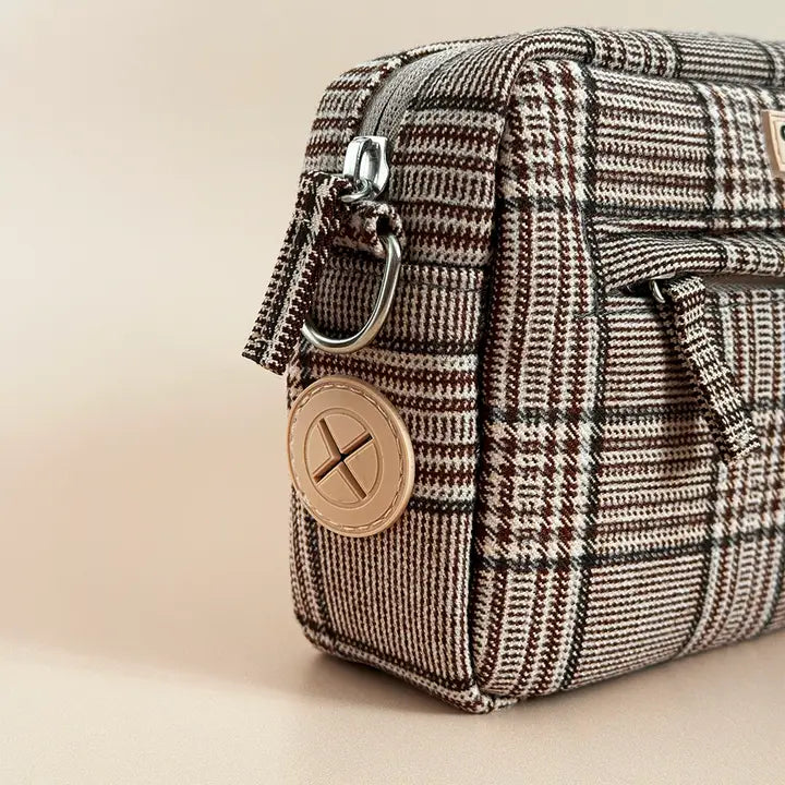 Sac marron chic avec distributeur sacs à crottes