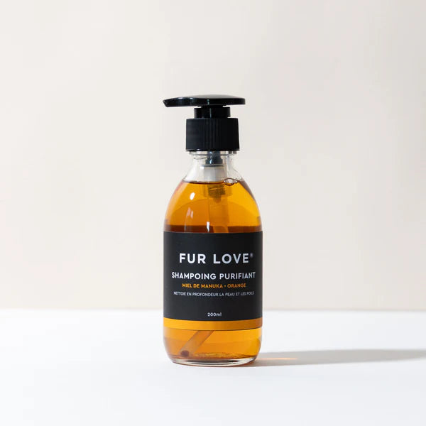 Shampoing naturel au miel de Manuka, spécialement conçu pour apaiser et hydrater les peaux sensibles des chiens.