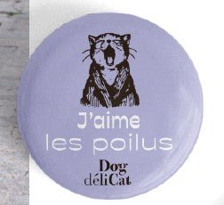 Badge chat “J’aime les poilus” – Design violet – DOG DéliCAT - DOG DéliCAT - DOG DéliCAT