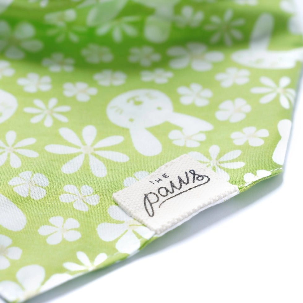 Bandana pour chien Skippy en coton – Motif Lapins et Fleurs 🐇🌷 - The Paws - DOG DéliCAT