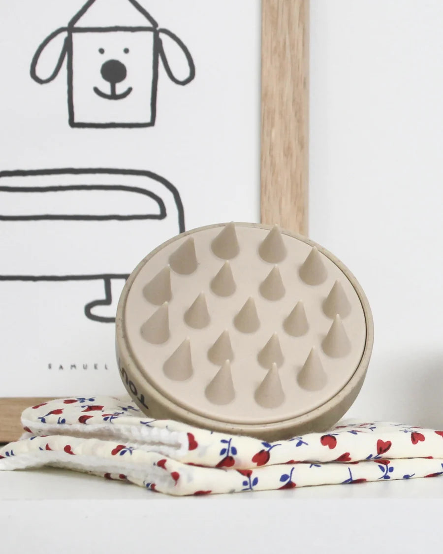 Brosse pour Chien pour la Douche en Silicone de TOUTOU PetCARE chez DOG DELICAT