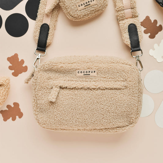 Sac de promenade Teddy Rupert beige en peluche, élégant et pratique, présenté sur un fond neutre et raffiné.