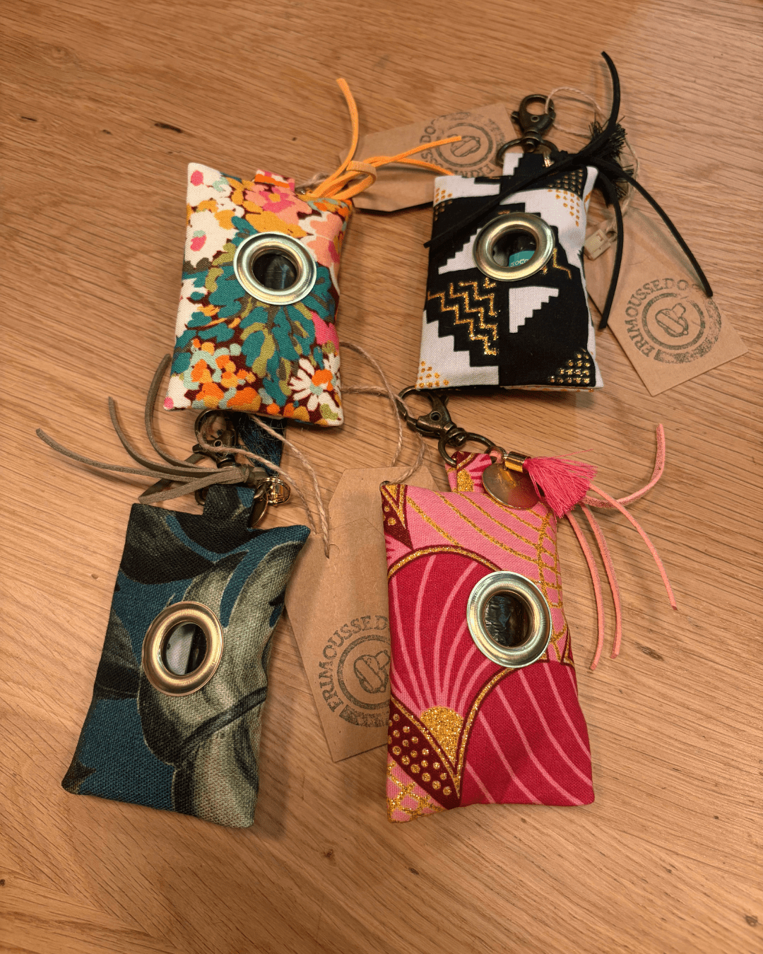 Distributeur sacs chien tissu artisanal Frimousse Dog – Frimousse Dog – DOG DéliCAT