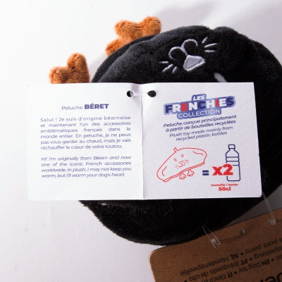 Le jouet peluche Béret pour chien de Martin Sellier, un symbole du chic français