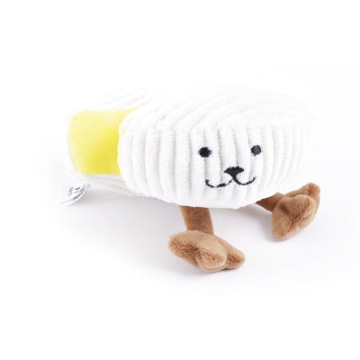 Jouet peluche en forme de camembert pour chien Martin Sellier, fabriqué en tissu recyclé avec couineur et papier bruissant.