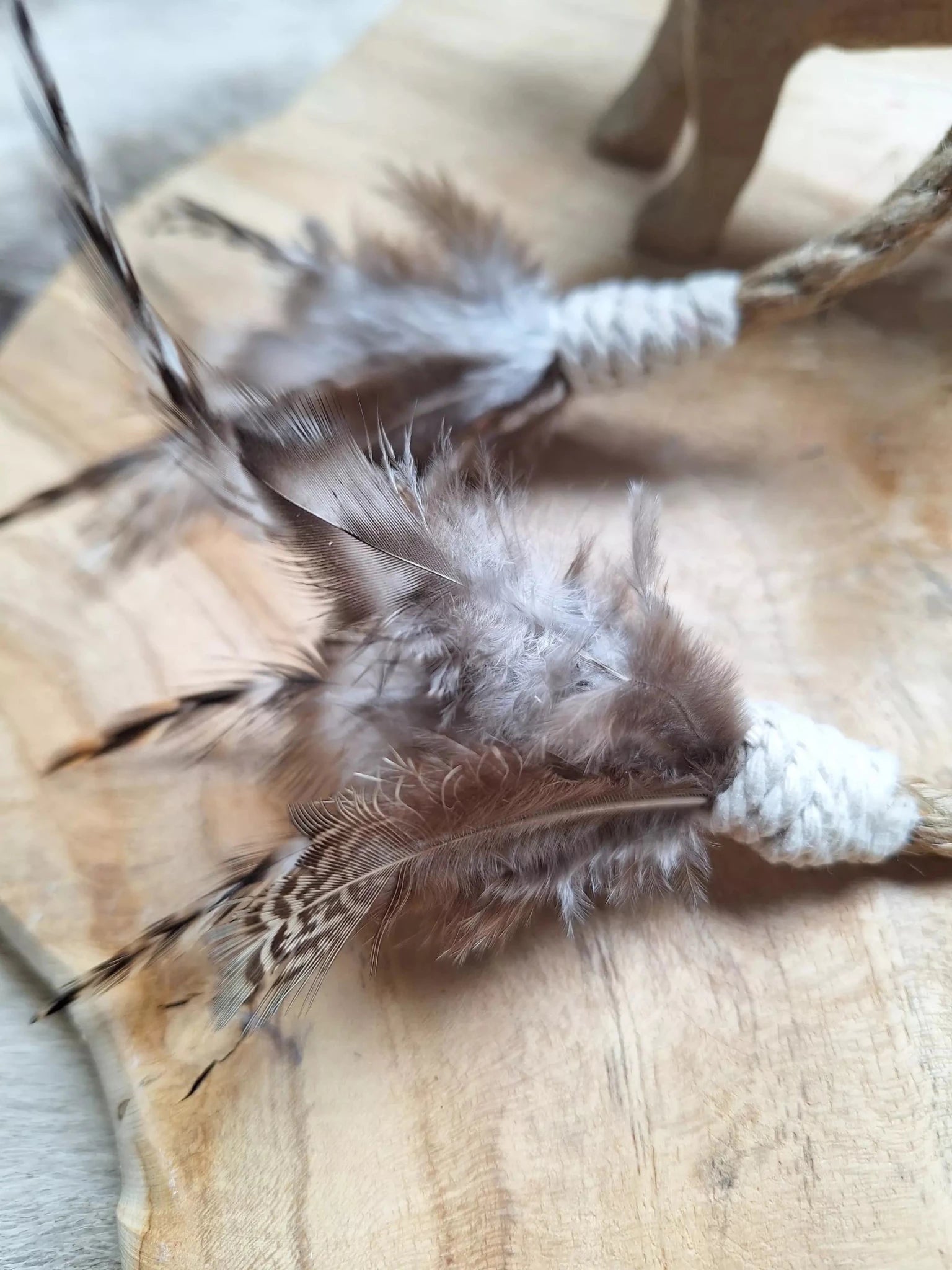 Jouet pour chat Snake O Plumes – La chasse à la maison - LES PEPETTES CREATIONS - DOG DéliCAT