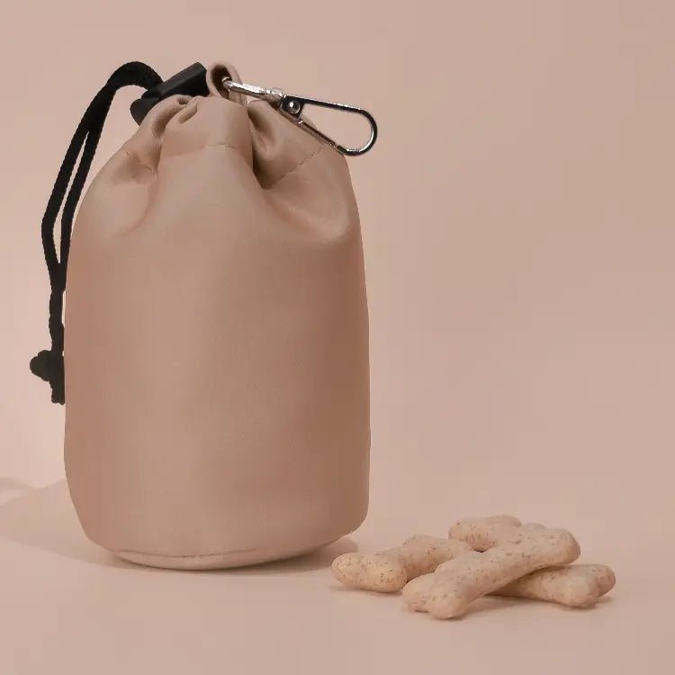 Pochette à friandises pour chien à cordon – Nude chic & pratique - COCOPUP LONDON - DOG DéliCAT