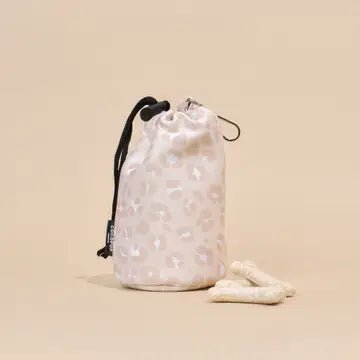 Pochette à friandises pour chien – Nude Chic Leopard, pratique et stylée - COCOPUP LONDON - DOG DéliCAT