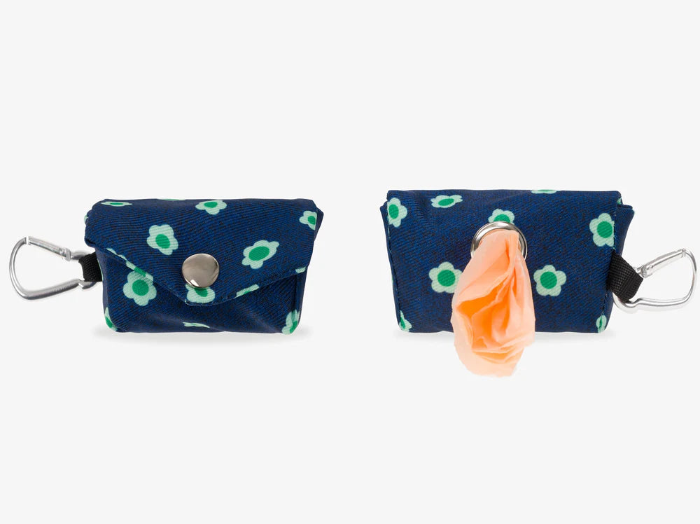 Pochette pour sacs d'hygiène pour chien Oopsy Daisy en denim de la marque BANDIT chez DOG DéliCAT