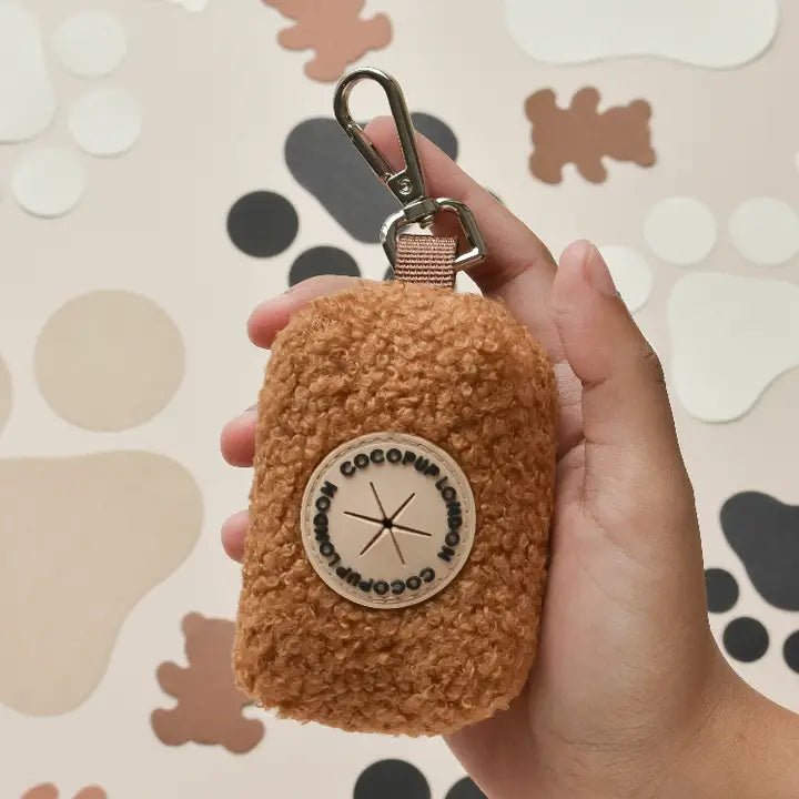 Porte - sac à crottes Teddy Paddington– doux, pratique & assorti - COCOPUP LONDON - DOG DéliCAT
