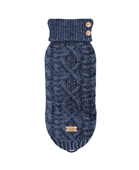 IRVIN Pull torsadé Bleu Marine - Pull pour Petits Chiens - Pull en grosse jauge, coloris Bleu Marine, avec deux petits boutons en bois sur le col et une petite plaque "Milk&Pepper" en bois gravé.