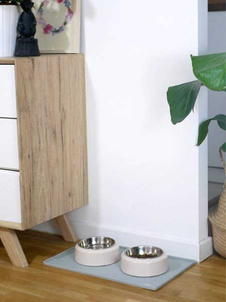 Tapis de gamelle gris anthracite - INOOKO - DOG DéliCAT