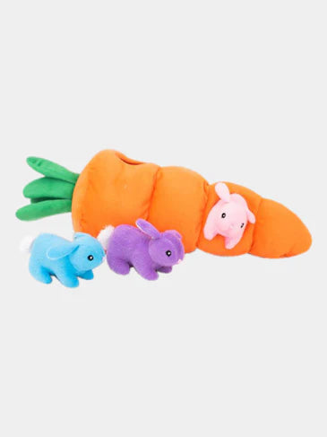 Jouet interactif Maxi Carotte avec 3 lapins en peluche pour chien, signé Zippy Paws.