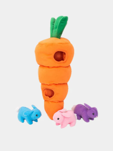 Jouet interactif Maxi Carotte avec 3 lapins en peluche pour chien, signé Zippy Paws.